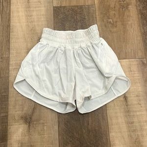 Track That Mid-Rise Lululemon shorts- White, Size 0, 5”